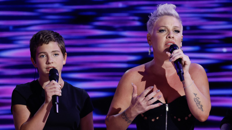 Willow Sage Hart and Pink singing