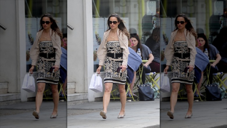 Pippa Middleton in sunglasses walking with a bag in her hand.