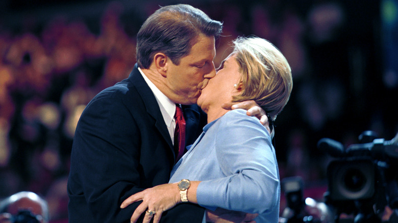 Al Gore kissing Tipper Gore on stage