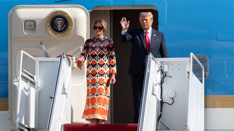 Melania and Donald Trump waving from Air Force One door
