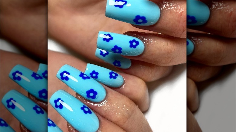 Monochromatic floral Polly Pocket nails