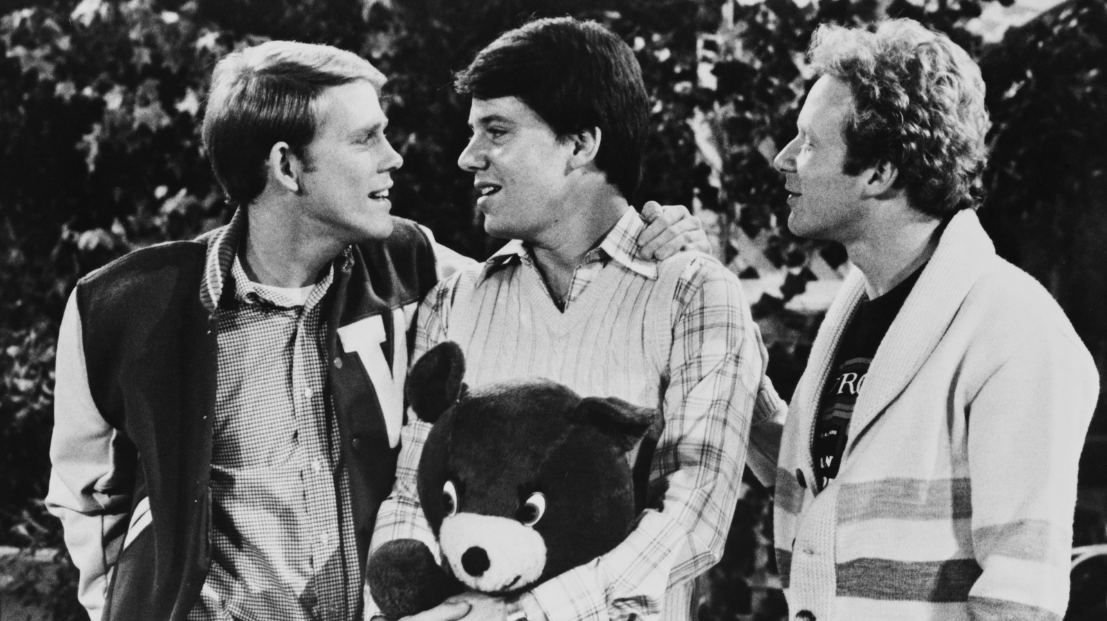 <a href="https://www.thelist.com/2279320/potsie-happy-days-77-shirtless-selfie-inspire-boomers/" target="_blank">Potsie From Happy Days, 77, Goes Shirtless To Inspire Boomers — And It’s Working</a>