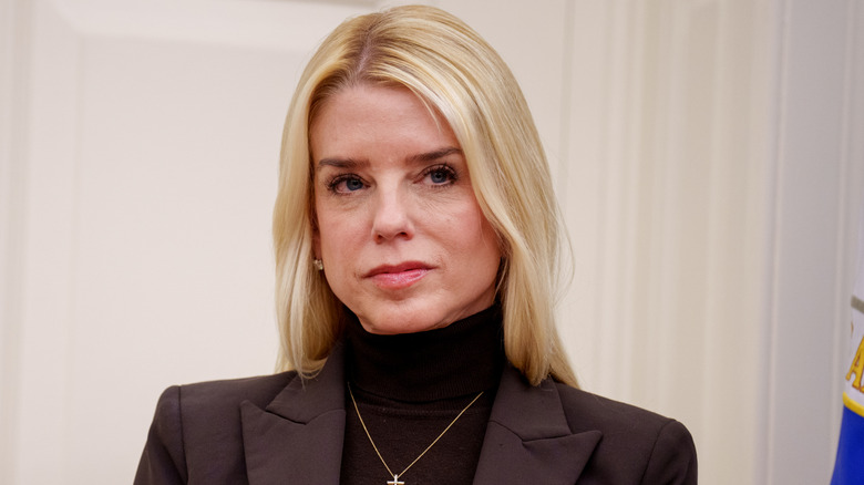 Attorney General Pam Bondi listens as U.S. President Donald Trump speaks after Tulsi Gabbard is sworn in as Director of National Intelligence in the Oval Office at the White House in Washington, DC (2025)
