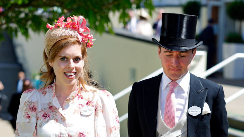 Princess Beatrice, Edoardo Mapelli Mozzi, dressed up