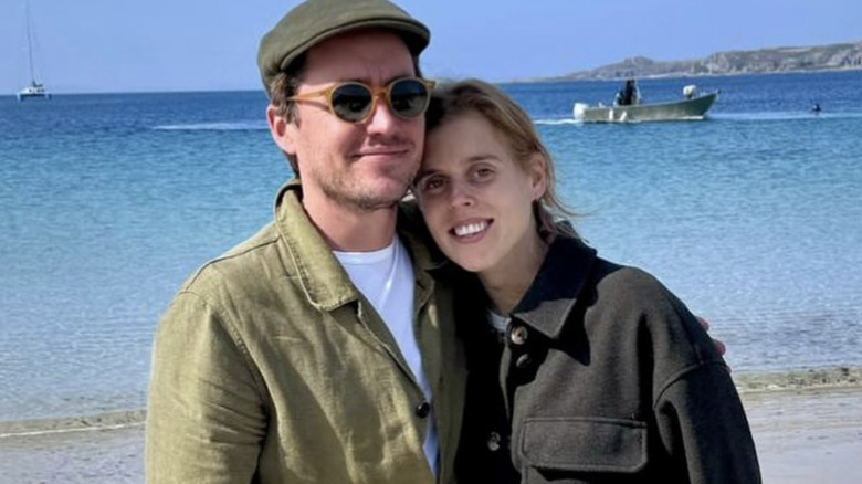 Edo Mapelli Mozzi and Princess Beatrice smiling on a beach.