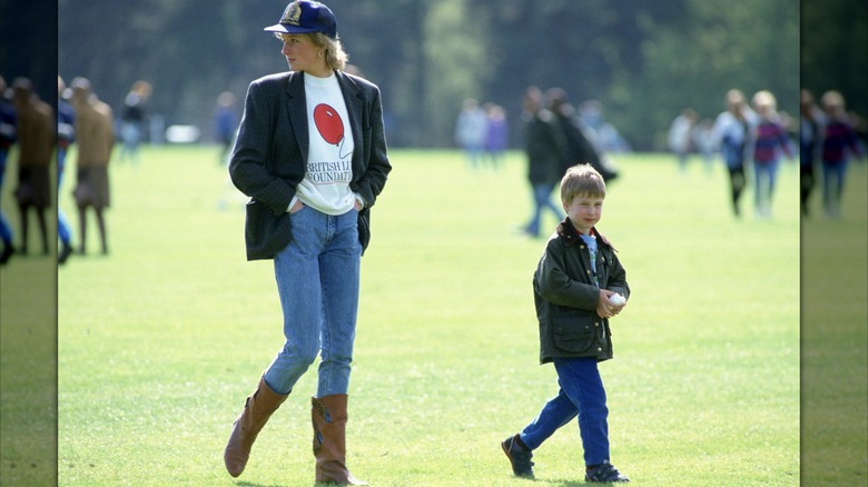 Princess Diana walking with William, Prince of Wales