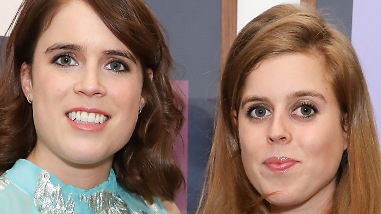 Princess Eugenie and Princess Beatrice posing