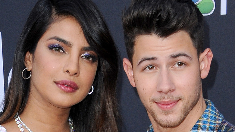 Priyanka Chopra and Nick Jonas posing