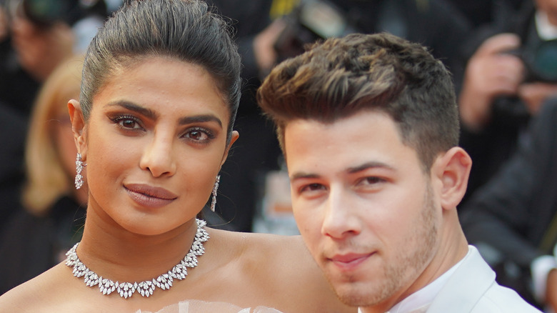 Priyanka Chopra and Nick Jonas posing