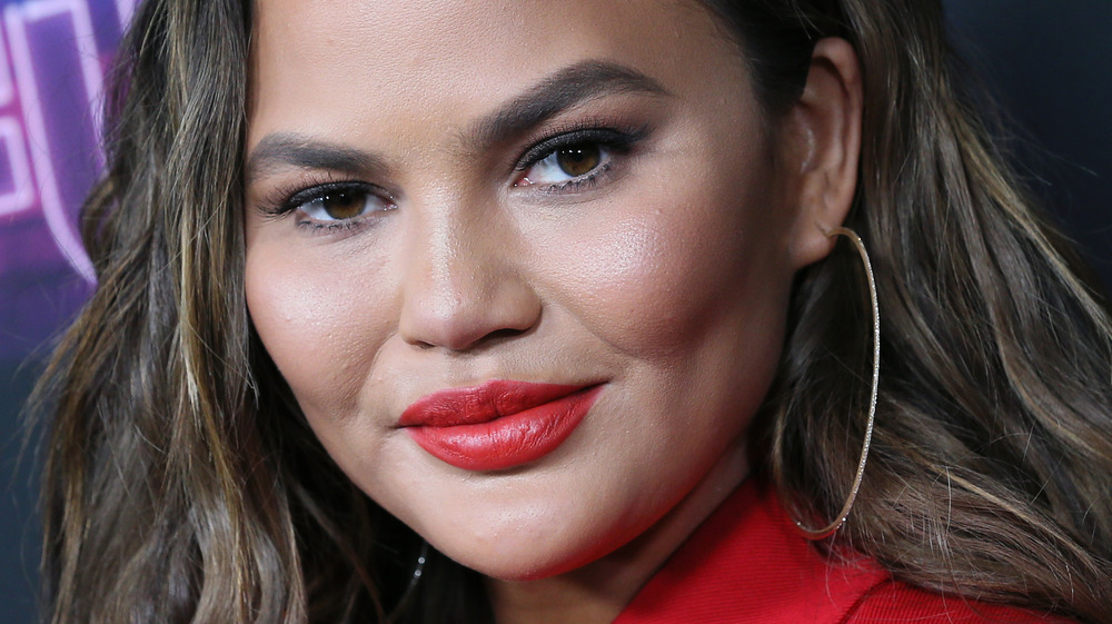 Chrissy Teigen posing red carpet