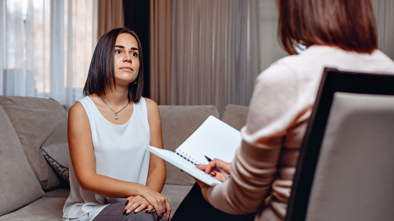 Woman sitting with a psychologist