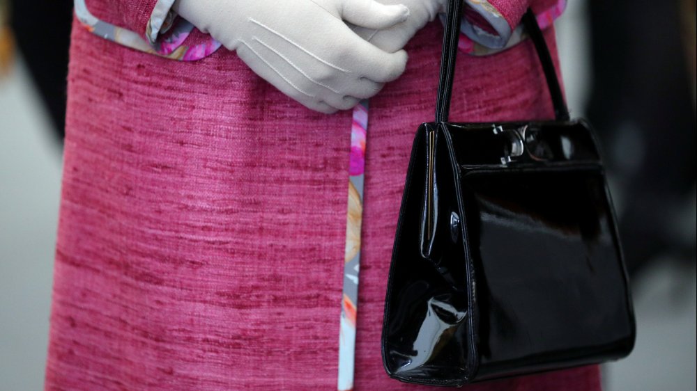 Queen Elizabeth Launer purse