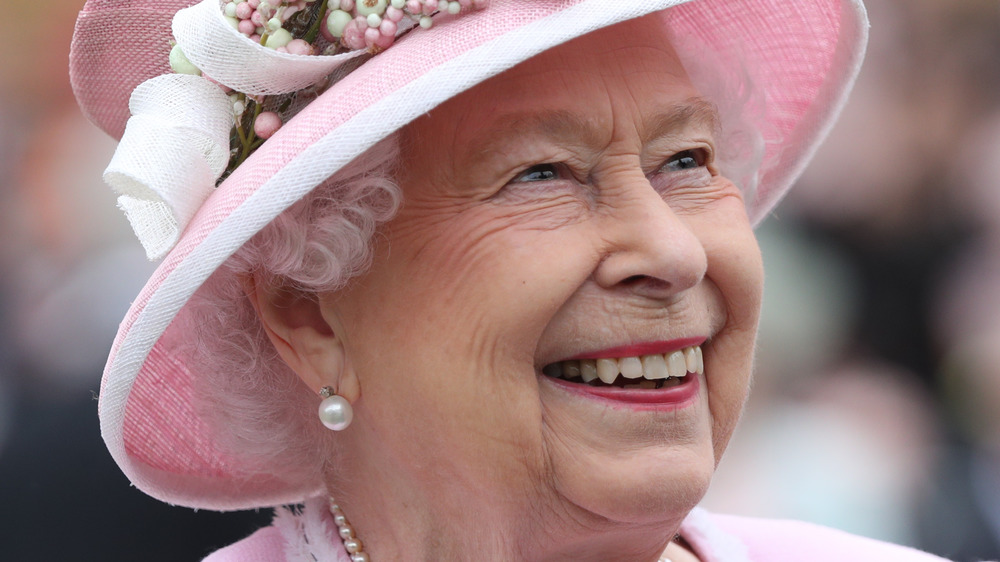 Queen Elizabeth with pearl earrings 