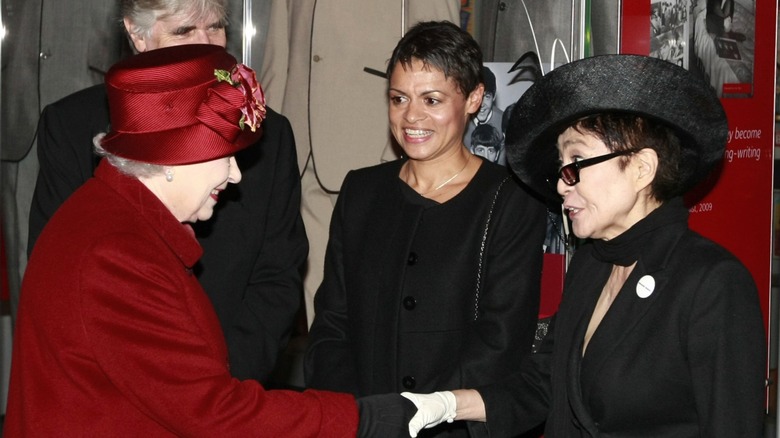 Queen Elizabeth II shaking Yoko Ono's hand in 2011