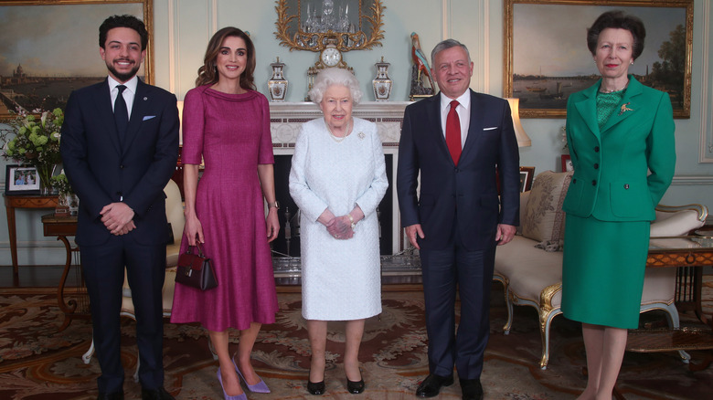الملكة رانيا و أفراد العائلة المالكة البريطانية