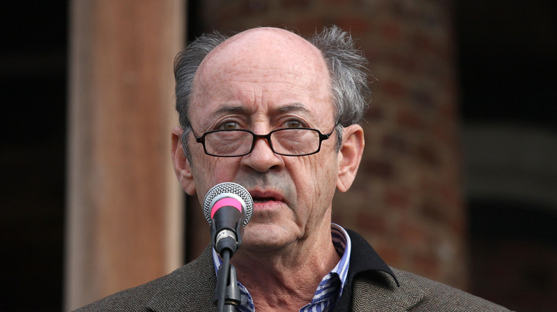 Billy Collins reading poetry at the Poets House in September 2009