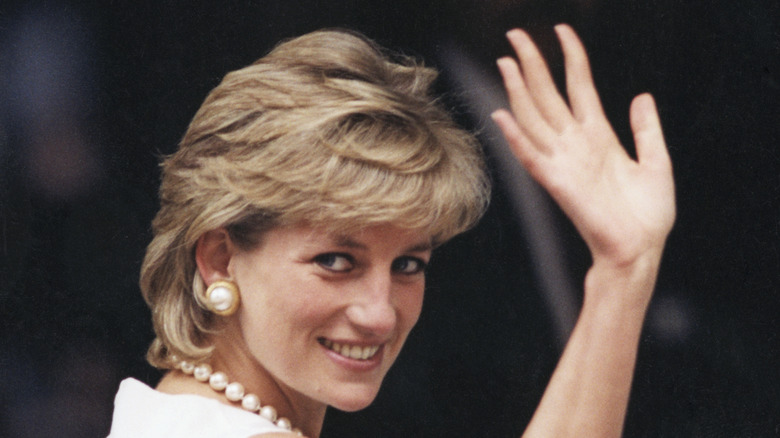 Princess Diana waving