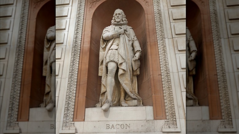 Statue of Francis Bacon