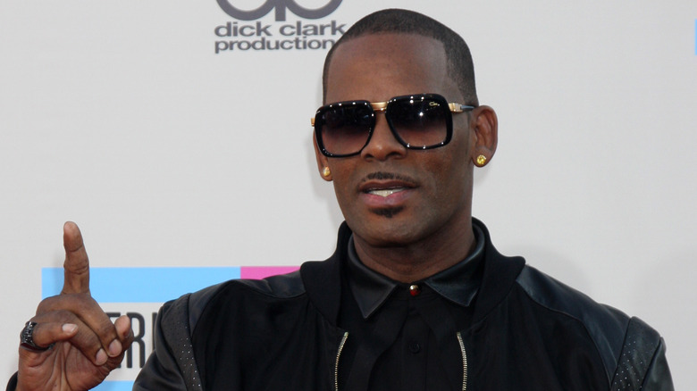 R. Kelly posing 