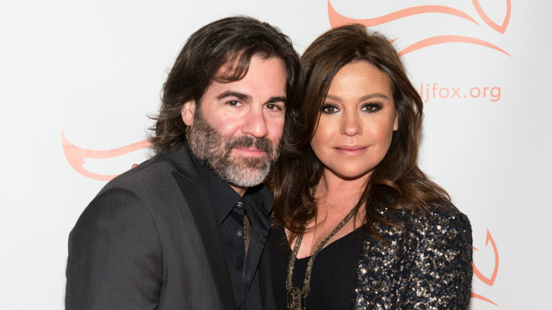 Rachael Ray and John Cusimano posing for photos