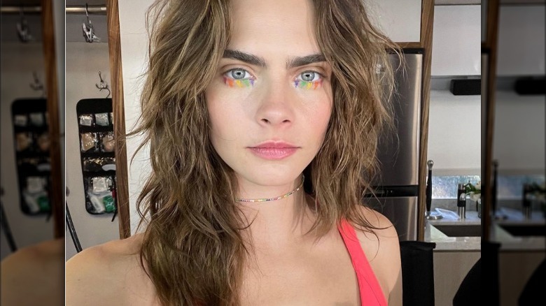 Cara Delevingne rainbow eyeshadow 