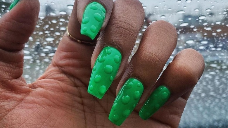 Raindrop nails with green base
