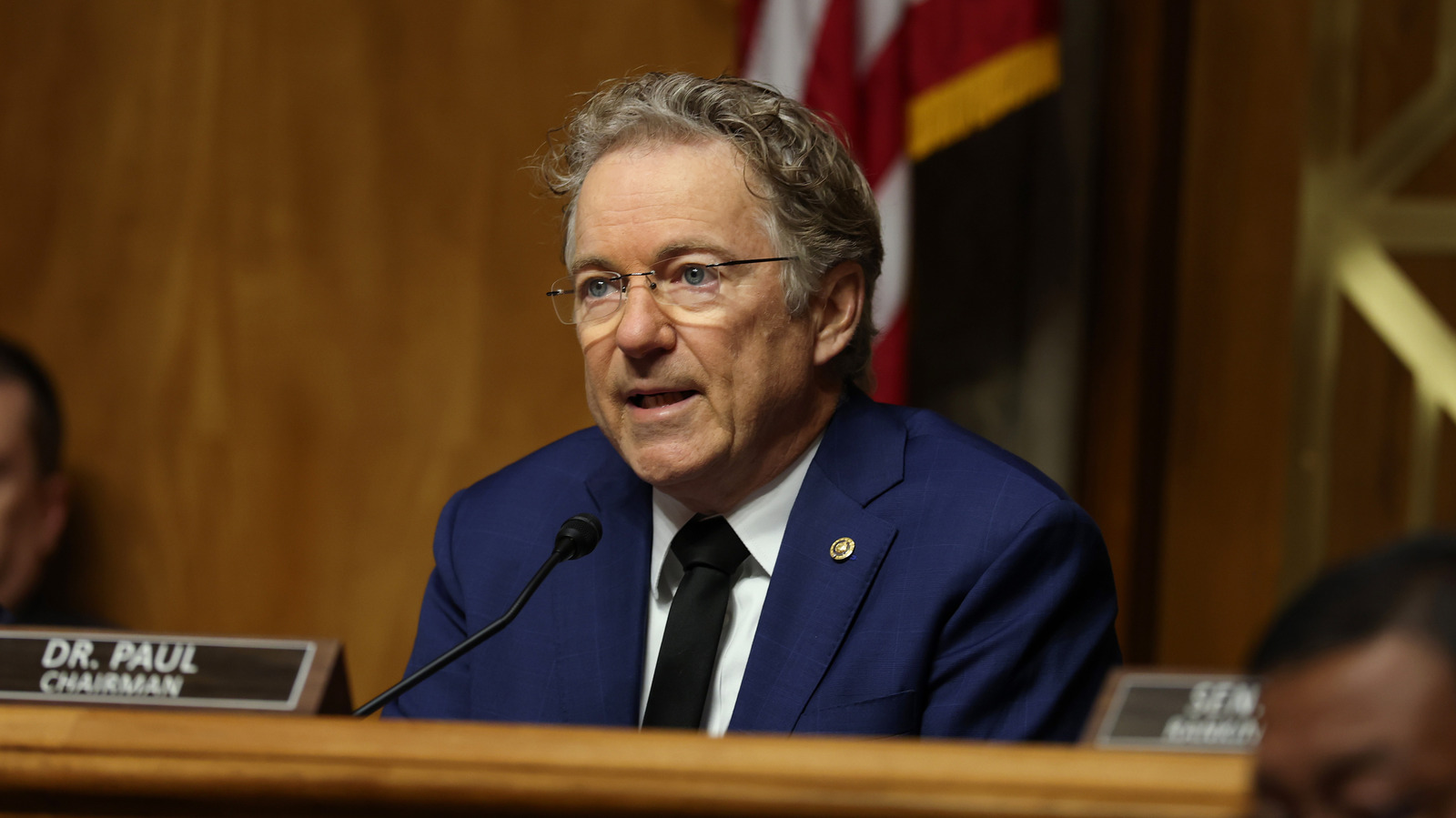 <a href="https://www.thelist.com/2126600/rand-paul-markwayne-mullin-brutal-feud-raging-on/" target="_blank">Rand Paul Makes It Personal As Awkward Feud With Markwayne Mullin Overtakes Hearing</a>