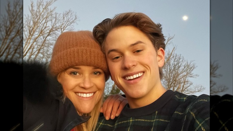 Reese Witherspoon and Deacon Phillippe smiling
