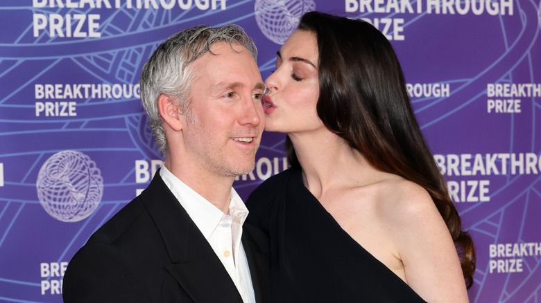 Anne Hathaway kissing Adam Shulman