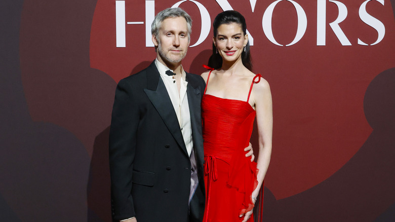 Adam Shulman and Anne Hathaway posing with their arms around each other