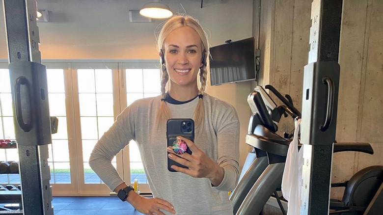 Carrie Underwood poses for a gym selfie with her hair in braids.