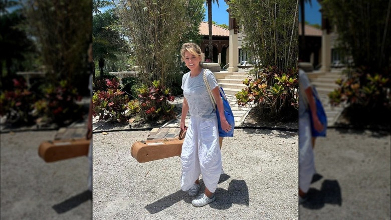 Shania Twain posing for a pre-recording session photo in May 2024