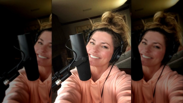 Shania Twain posing for a selfie in front of her home microphone in 2020