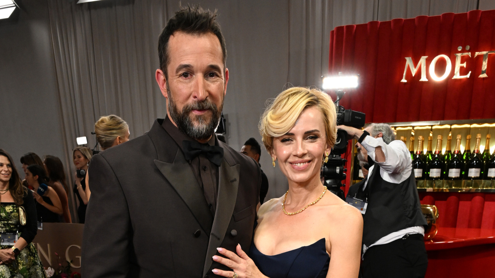 <a href="https://www.thelist.com/2083371/rare-times-noah-wyle-wife-sara-went-makeup-free/" target="_blank">Rare Times We’ve Seen Noah Wyle’s Wife Sara Without Makeup On</a>