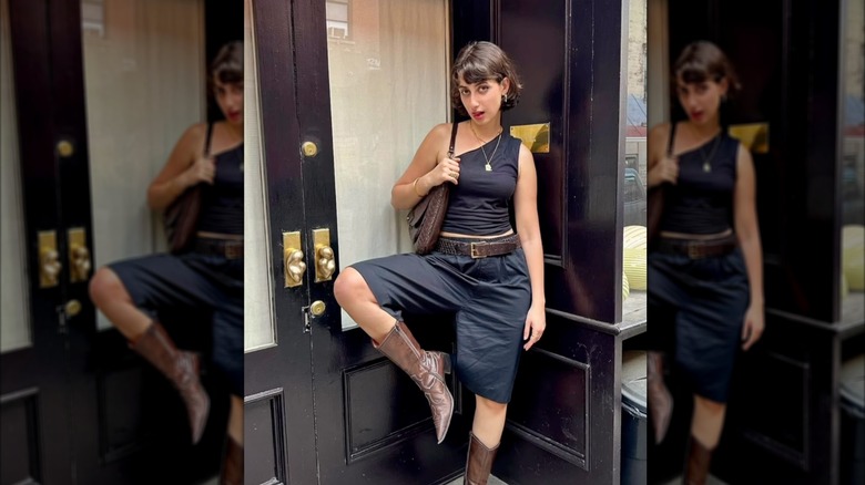 Rama Duwaji posing with one leg up