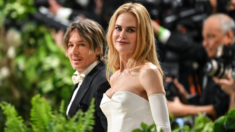 Keith Urban and Nicole Kidman posing for photos at a glitzy event