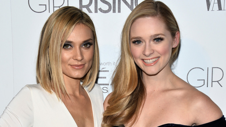 Kelsey Grammer's oldest real-life daughters Greer and Spencer Grammer smile on the red carpet wearing their blonde hair down