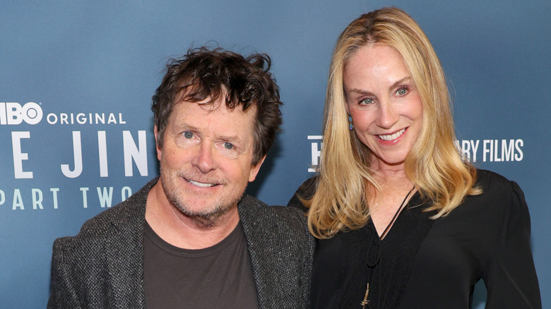 (l-r): Michael J. Fox and Tracy Pollan posing and smiling at an event
