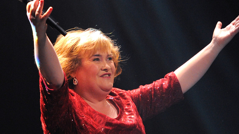 Susan Boyle holding microphone