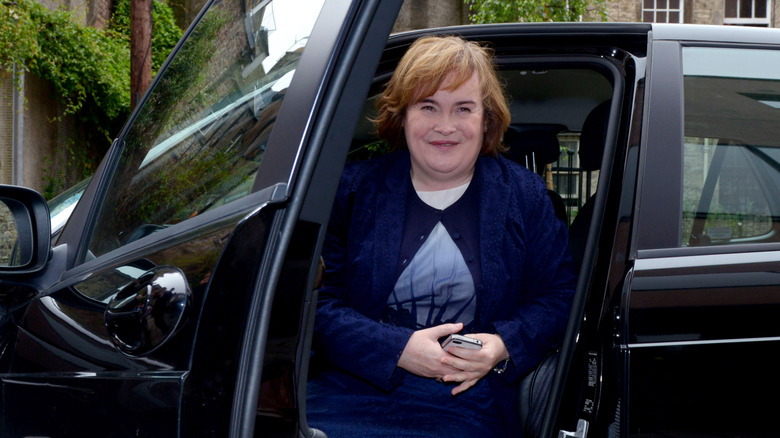 Susan Boyle exiting a car