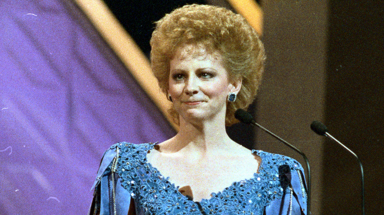 Reba McEntire smirking