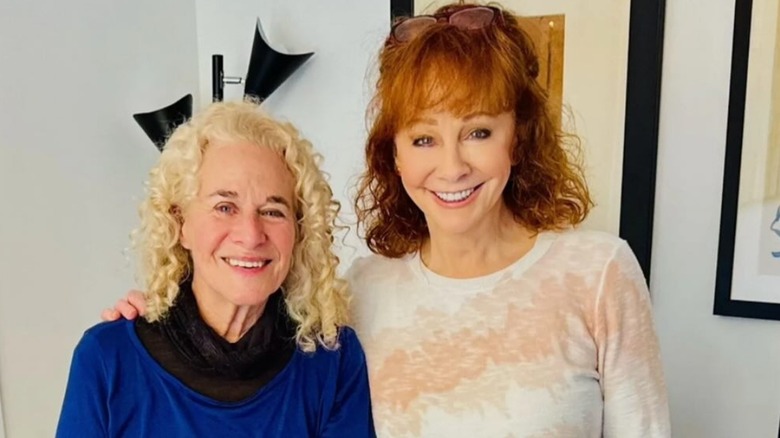 Carole King and Reba McEntire pose for a photo