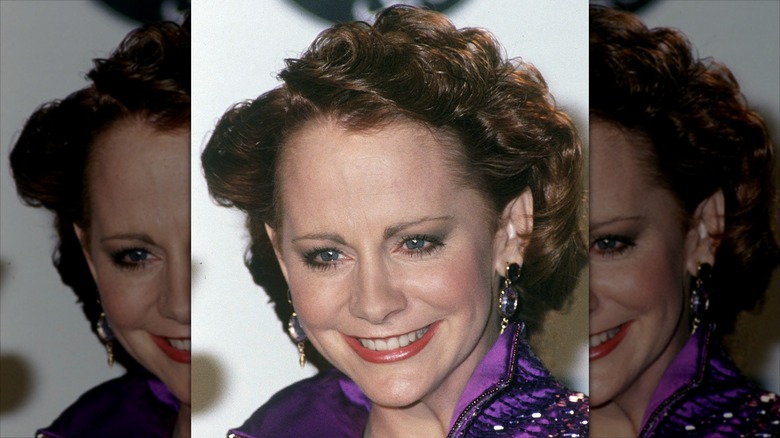 Reba Mcentire smiling
