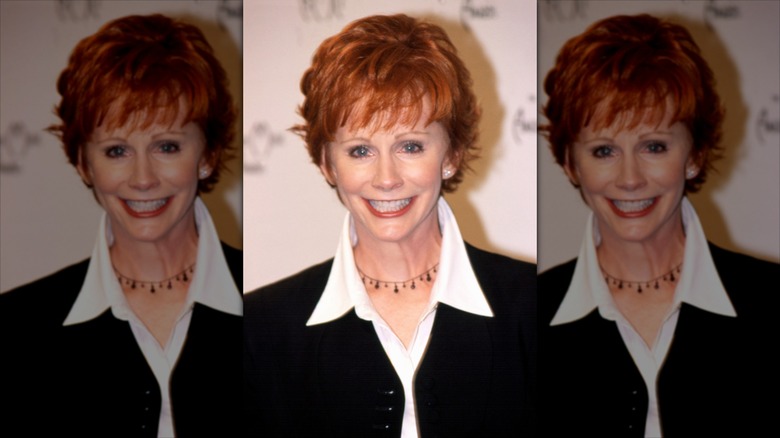 Reba Mcentire smiling
