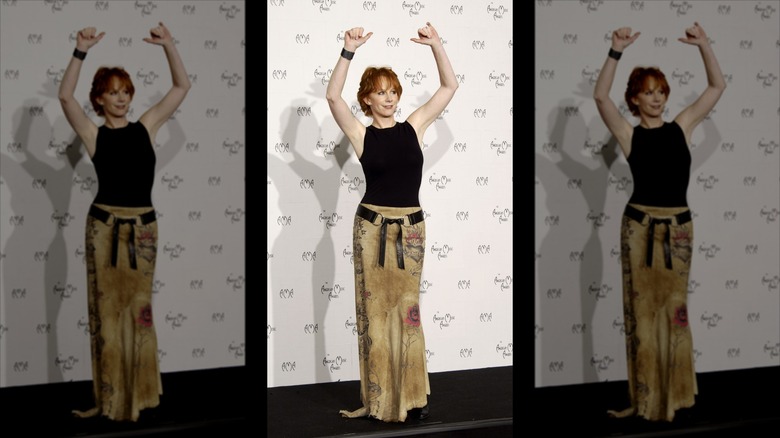 Reba at 30th American Music Awards