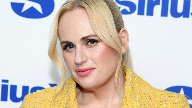 Rebel Wilson with a stiff expression on the red carpet at a Sirius event