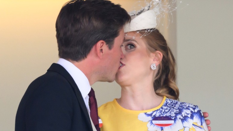 An awkward kiss between Edo Mapelli Mozzi and Princess Beatrice at Ascot