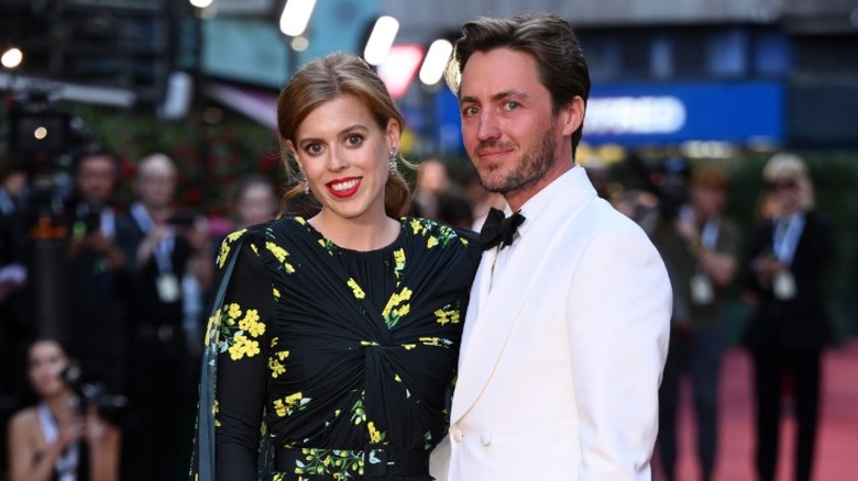 Edo Mapelli Mozzi and Princess Beatrice on the red carpet
