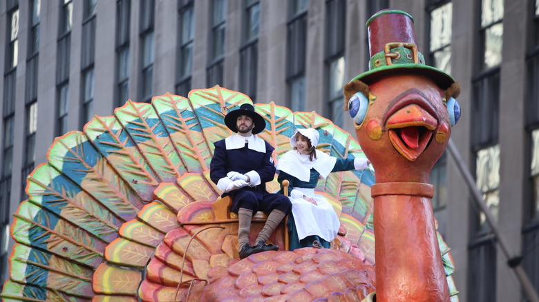 Turkey float with costumed pilgrims