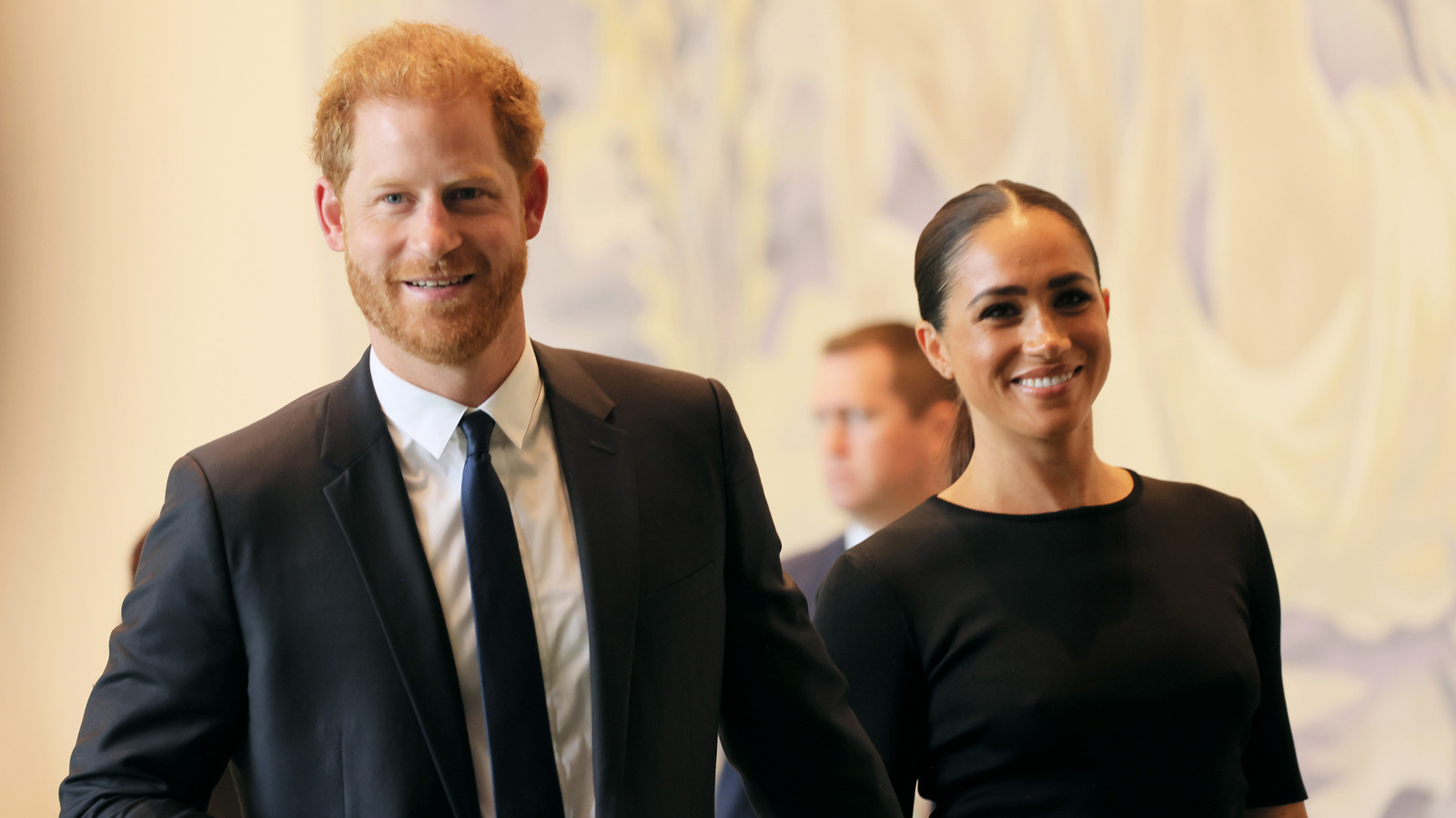 関係専門家がチャールズ国王のがんがハリー王子とメーガン妃の将来を左右する可能性があると語る